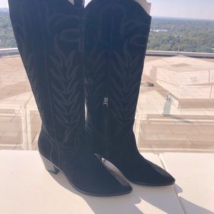 Women’s black cowgirl fashion boots
